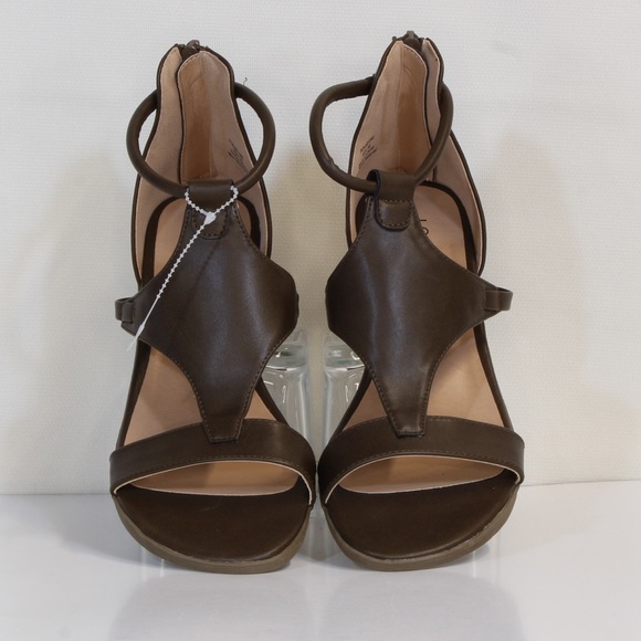 Journee Collection Womens Brown Trayle Wedge Gladiator Sandals NWOT - Picture 3 of 10